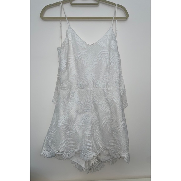 Express white embroidery romper size 0 - Picture 1 of 7